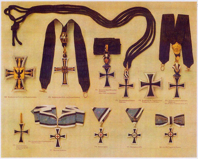 ordersceremonialregalia.jpg